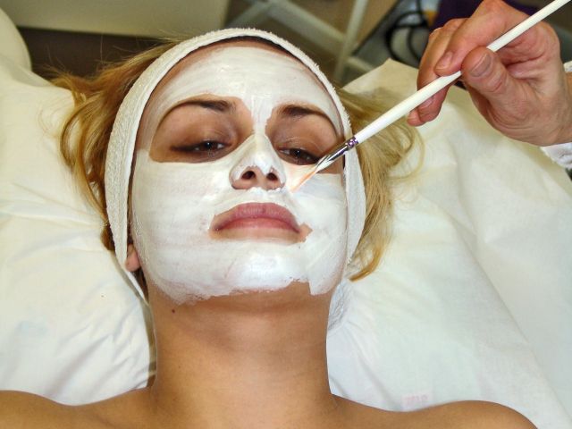銀座の美容皮膚科で受けるフォトフェイシャル治療の効果と注意点
